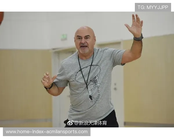 主帅在训练课上强调精神力量，心理师被常态化邀请