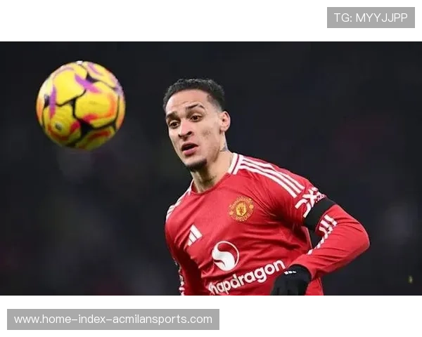 曼联安东尼右路内切抽射打穿防线引爆老特拉福德