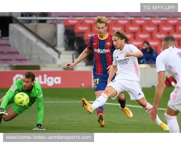 皇马外脚背弧线传球美如画——精准传递，艺术之作